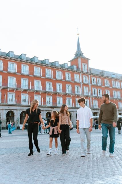 Private Professional Vacation Photoshoot in Madrid - Key Points