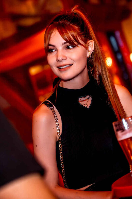 Private Pub Crawl Budapest With VIP Entry - Key Points