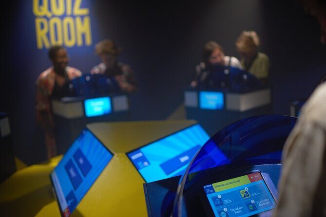 Private Quiz Room Game Session in Aix en Provence - A Unique Twist on Group Fun: Private Quiz Room Game in Aix-en-Provence