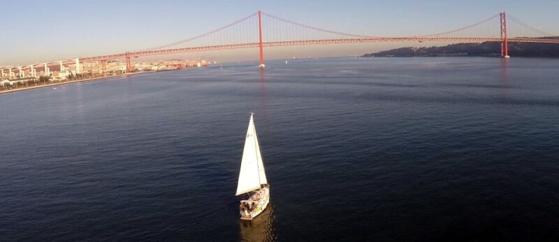 Private Romantic cruise with sparkling wine- 2-Hour- Lisbon - An Unforgettable 2-Hour Romantic Cruise on Lisbon’s Tagus River