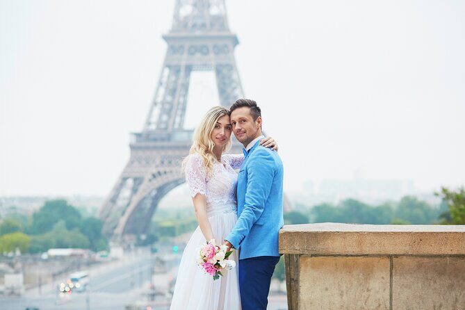 Private Romantic Photoshoot in Paris with Bouquet of Flowers - Frequently Asked Questions
