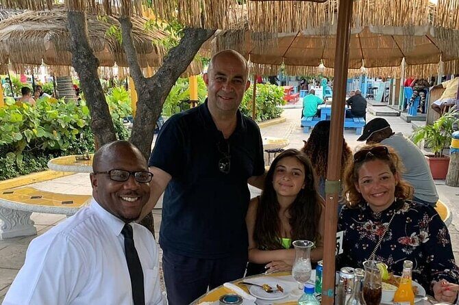 Private Roundtrip Minivan Airport Transfer to Palm Cay - Key Points