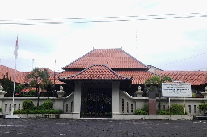 Private Royal Heritage Tour: Yogyakarta Palace, Watercastle, Sonobudoyo Museum - Authenticity and Value