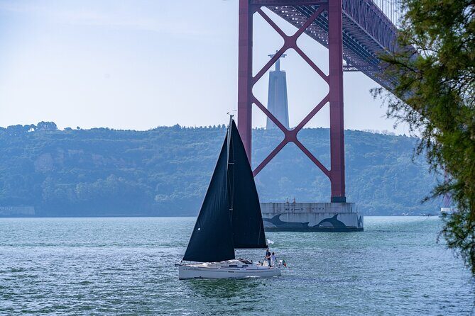 Private sailboat tour in Lisbon - FAQ