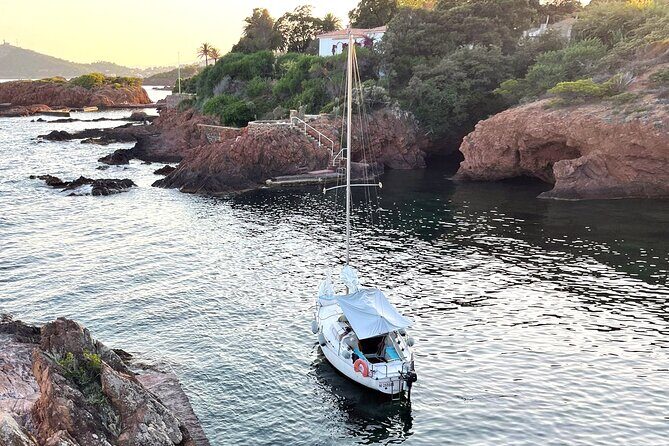 Private sailing excursion & Provencal picnic - Discover Cannes From the Water: Private Sailing & Provencal Picnic