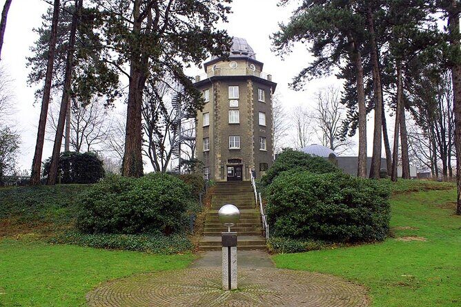 Private scavenger hunt around the Ruhrfestspielhaus Recklinghausen - Authentic, Fun, and Educational