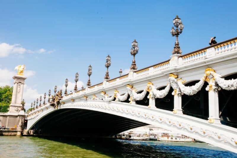 Private Secrets of Paris Bike Tour - Key Points