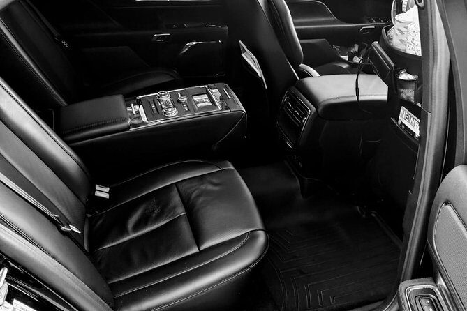 Private Sedan Transfer from Chicago Downtown to O`Hare airport - The Sum Up