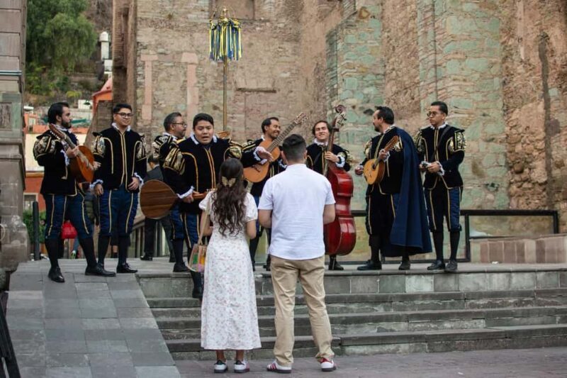 Private serenade in Guanajuato with the musical group "La Estudiantina" - Key Points