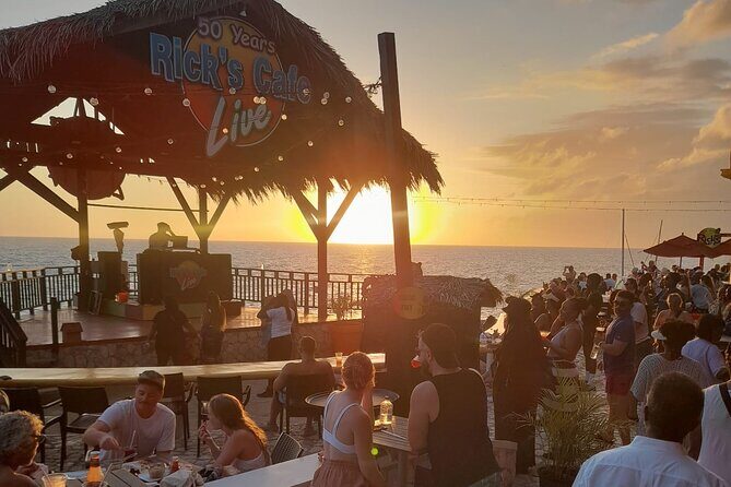 Private Seven Mile Beach Tour Optional Catamaran Cruise - Exploring the Route: What to Expect on Your Day Trip