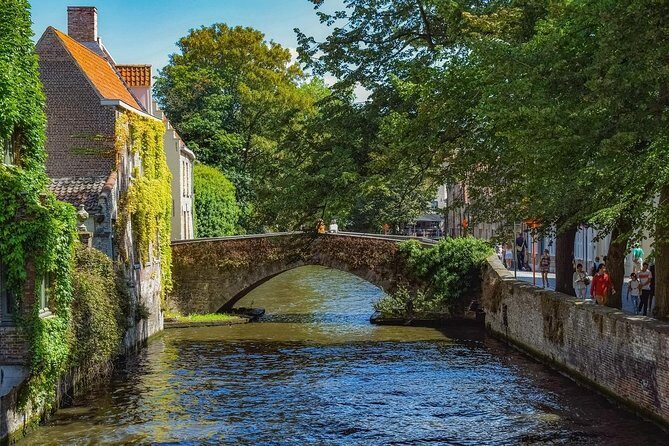 Private sightseeing roundtrip transfer to Bruges from Amsterdam - FAQs