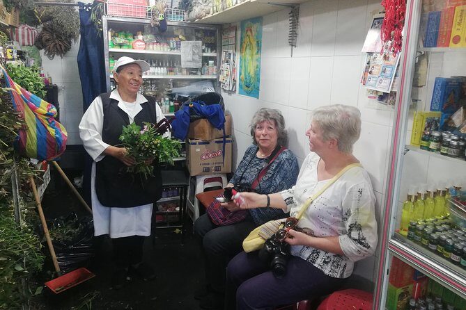 Private Sightseeing Tour Historic Centre Quito and 2 traditional markets - Key Points