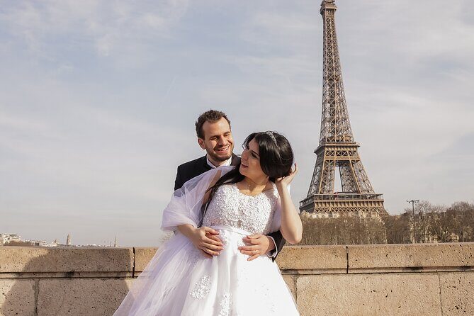 Private Souvenir Photo Session at the Eiffel Tower - A Personal Photo Session at the Eiffel Tower: An Authentic Parisian Keepsake