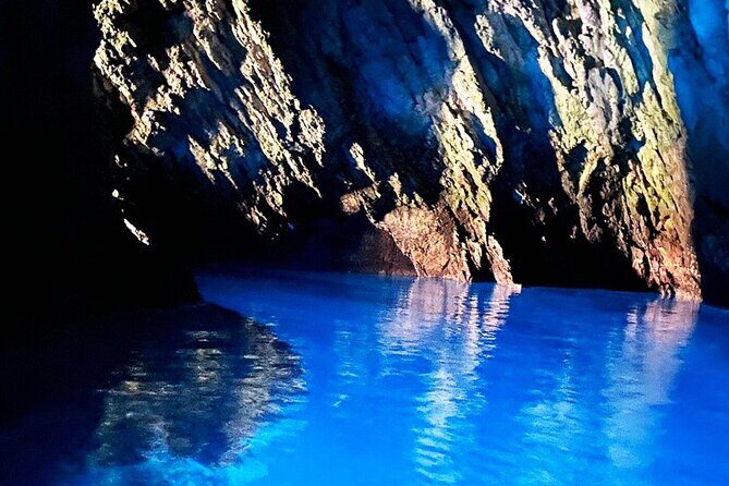 Private speedboat tour to Blue Cave and visit Island Hvar - Authenticity and Value