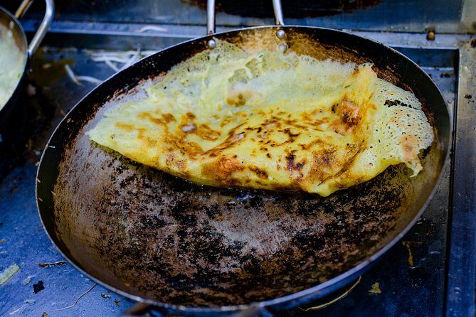 Private Street Food Evening Walking Tour in Ho Chi Minh City - Why Authentic Guides Make a Difference