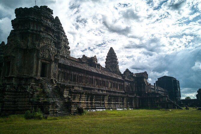 Private Sunrise Angkor Wat Tour with pickup from your hotel - Exploring Cambodia’s Most Famous Temples