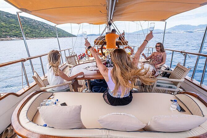 Private Sunset Boat Tour in Bodrum With Dinner - Key Points