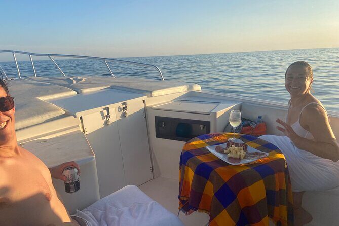 Private Sunset Cruise in San Jose del Cabo Appetizers,open bar - Key Points