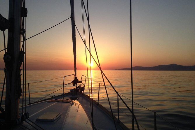 Private Sunset cruise to Rhenia&Little Venice with Mykonian Viand - Who Should Consider This Tour?