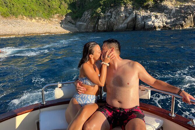 Private Sunset Experience With aperitif and music - An In-Depth Look at the Private Sunset Boat Tour