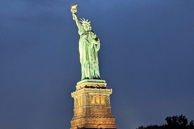 Private Sunset Sail of NYC Skyline and Statue of Liberty - Exploring the Private Sunset Sail: An In-Depth Look