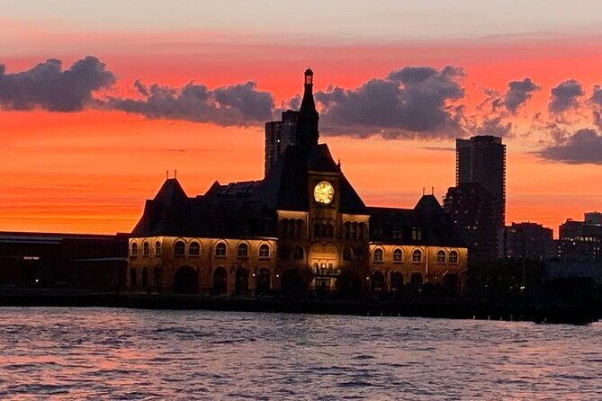 Private Sunset Sail of NYC Skyline and Statue of Liberty - Frequently Asked Questions