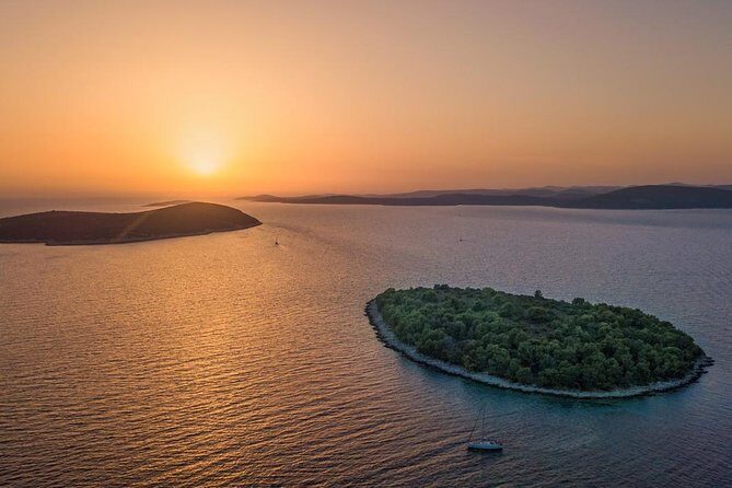 Private Sunset tour on the speedboat in village Maslinica, island Solta - Key Points