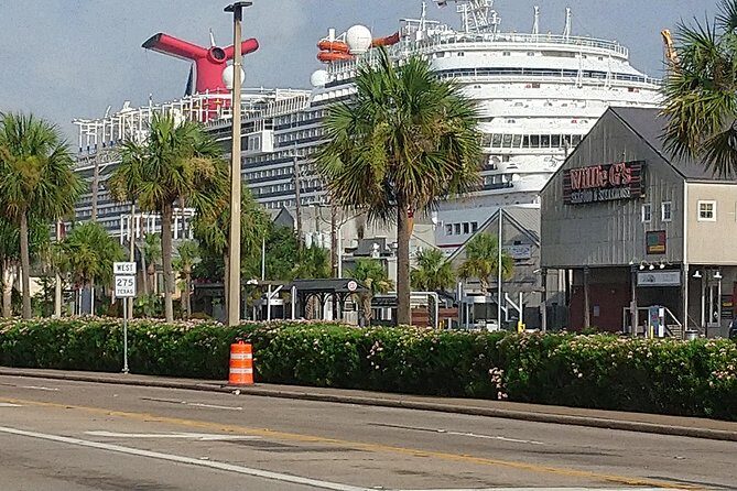 Private SUV Transfer Houston IAH Airport to Galveston for 6 PAX - The Sum Up