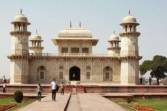 Private Taj Mahal and Fatehpur Sikri Tour From Delhi with Lunch - What to Expect on This Tour