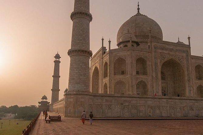 Private Taj Mahal Sunrise Day Tour From Delhi by Ac Car - All Inclusive - Why Choose a Sunrise Tour? The Magic of Dawn at the Taj Mahal