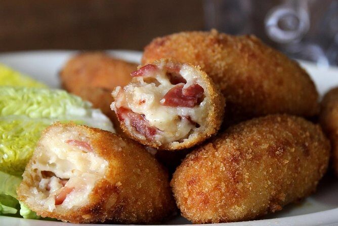 Private Tapas Walking Tour in Barcelona Old Town and Flamenco Show - Exploring Barcelona’s Old Town: What to Expect