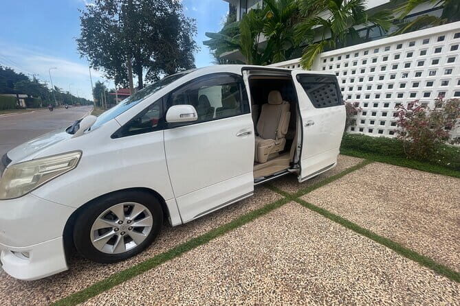 Private Taxi SiemReap to PhnomPenh Or From PhnomPenh to SiemReap One way only - A Detailed Breakdown of the Experience