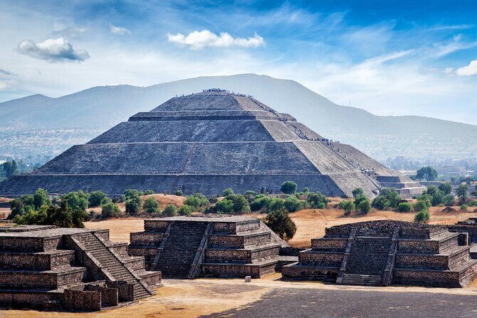Private Teotihuacán Pyramids and Xochimilco Day Tour - An In-Depth Look at the Tour Experience
