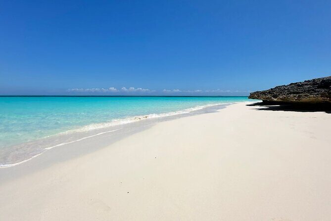 Private Tour 45ft Powerboat to Nearby Islands - Exploring the Itinerary in Detail