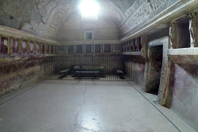 Private tour Amalfi Coast and Pompei: Positano and Sorrento - A Perfect Day with Comfort and Authenticity