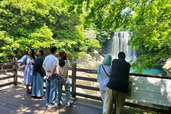 Private Tour Cheonjeyeon Falls & Spirited Garden in Jeju Island - What Travelers Can Expect