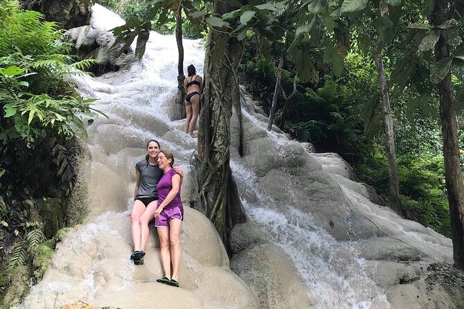 Private tour Chiang Dao cave ,Temples,Sticky waterfall - Key Points