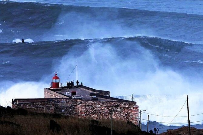 Private Tour: Discovery Fishing Village of Nazaré and the Giant Waves with Traditional Lunch - Who Should Consider This Tour?