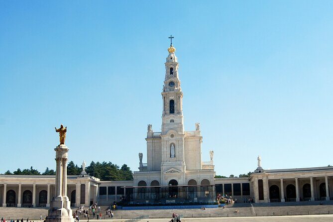 Private Tour Fátima, Óbidos, Nazaré, Natural Caves with Drinks - First Stop: The Sanctuary of Fatima