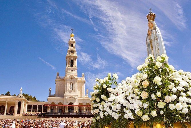 Private tour for 1 to 4 people: Fátima, Batalha, Nazaré and Óbidos - Exploring Fátima: The Heart of Catholic Pilgrimage