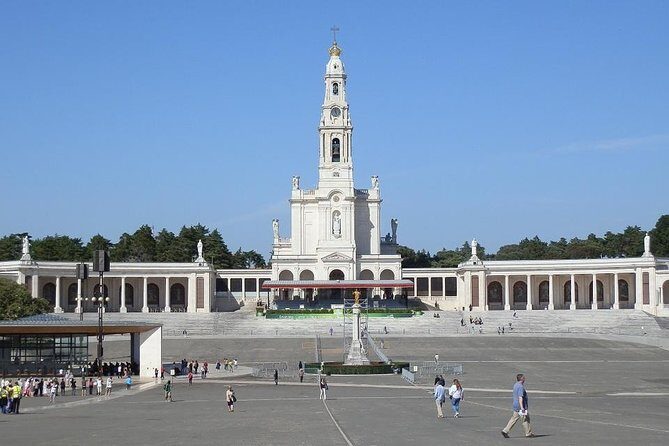 Private Tour for small groups of 7 Days in Portugal from Lisbon - FAQs