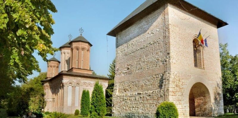 Private Tour from Bucharest to Dracula's tomb and Mogosoaia - Key Points
