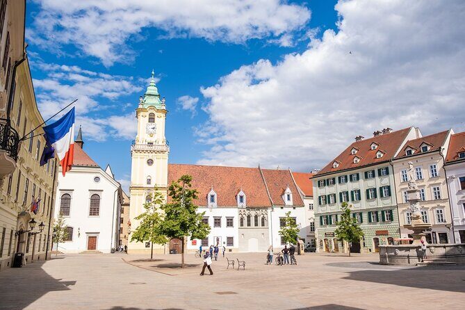 Private Tour from Budapest to Prague Sightseeing - A Practical and Authentic Journey from Budapest to Prague