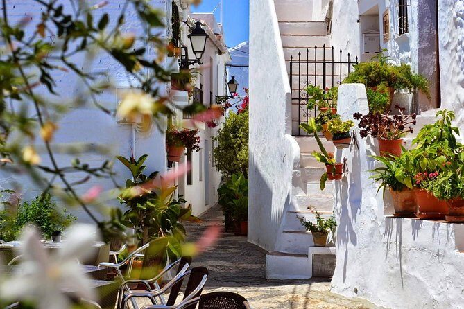 Private tour from Motril to Nerja and the Nerja caves for up to 8 persons - FAQ