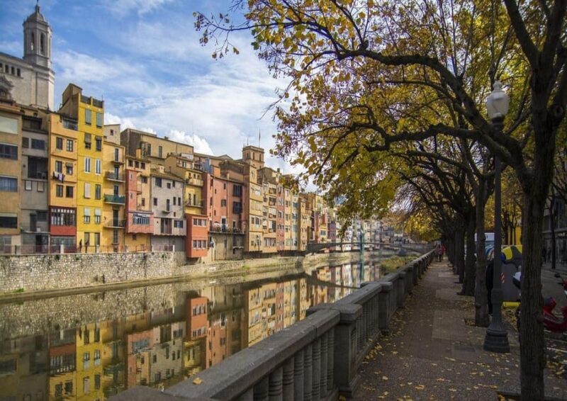 Private Tour Girona & Shopping - Experience the Best of Girona & La Roca Village in a Private Day Tour from Barcelona