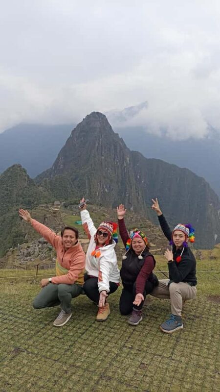Private tour guide in Machupicchu from Aguas Calientes. - Exploring Machu Picchu with a Private Guide from Aguas Calientes