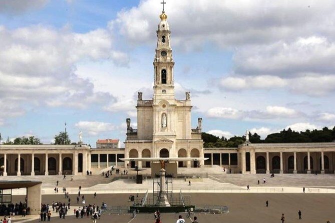 Private Tour: Highlights Fatima Sanctuary, Nazaré Big Waves and Obidos Medieval - Why This Tour Works for You