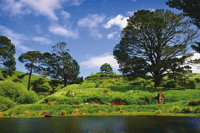 Private tour - Hobbiton Movie Set Evening Banquet Return from Auckland - FAQ