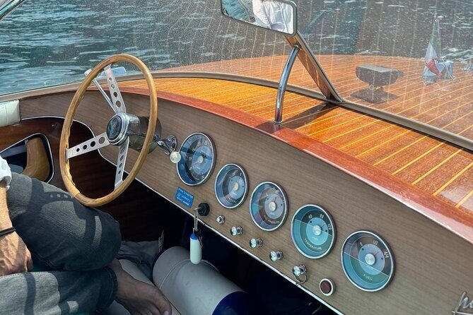 Private tour in classic wooden boat - A Classic Wooden Boat on Lake Como: An Authentic Way to See the Lake