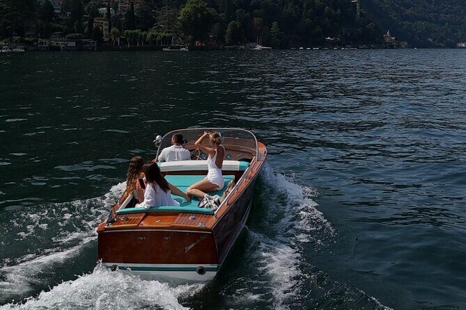 Private tour in classic wooden boat - Key Points